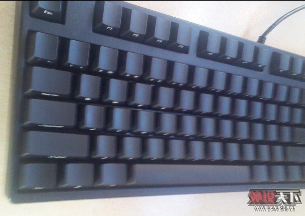 F ���ߺ��� 104 �ڰ�˫ɷ��