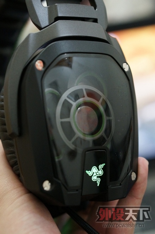 �����ݡ�Razer Tiamat 7.1���Ǻ�ħ 9.5��(�ѳ�������)