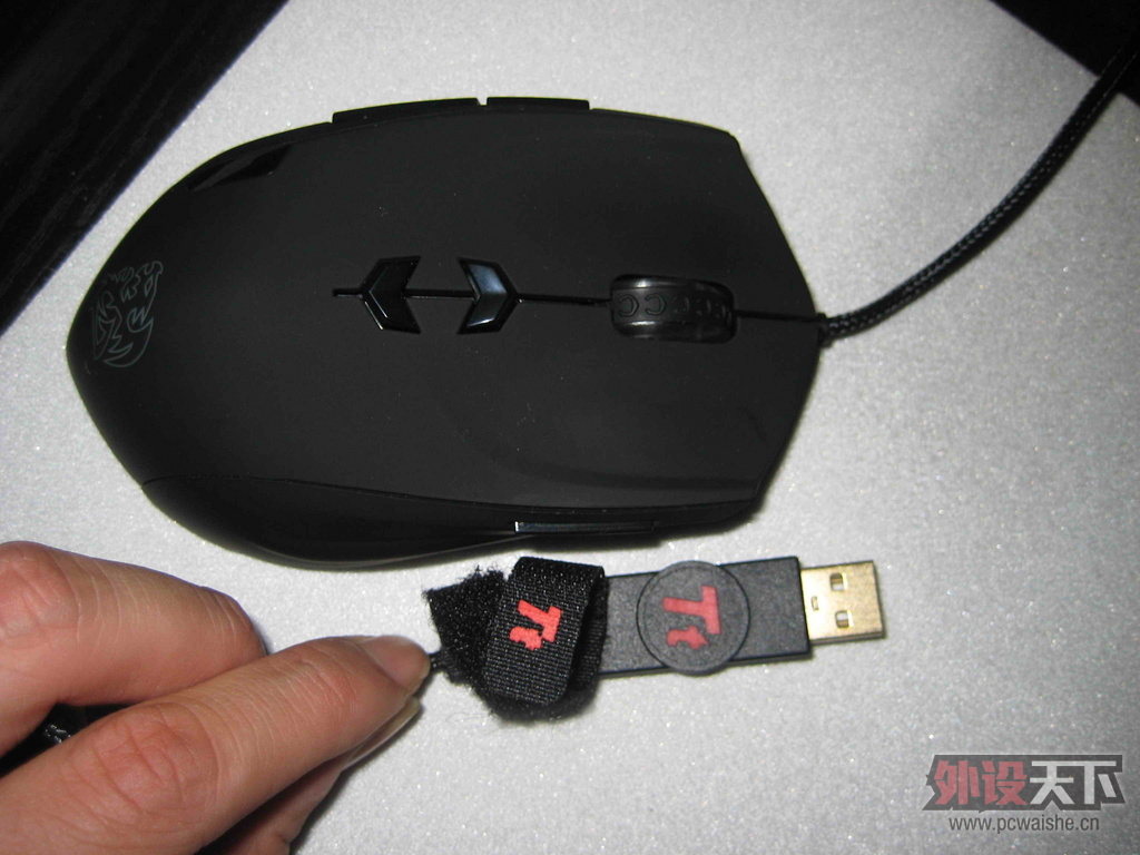 ����USB�ߣ����֣����Ǻ����������G9X����USB���Ƕƽ�ģ���ɫ��TT LOGO����������