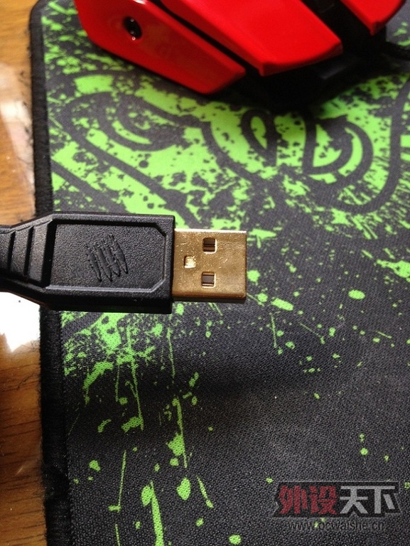 �ƽ��usb�ڣ�����µ�logo������ϲ�������ߵ�С٩һ�£�����е�Ӳ�ˣ�Ŀ����հ�raw��Ӳһ�㡣