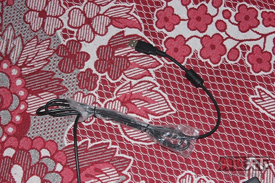 AZiO LeveTron&reg; KB528Uе̡Ĳ