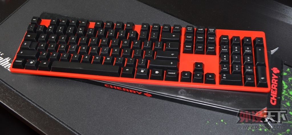 [��Ʒ�׷�����]Cherry MX-Board 2.0����+KC104Bԭ���߶ȼ�ñ�������
