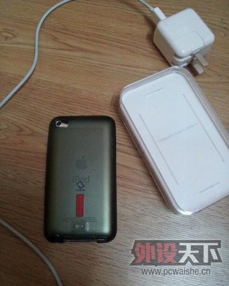 ���ܵĶ�̳���� 32G ��ɫtouch4