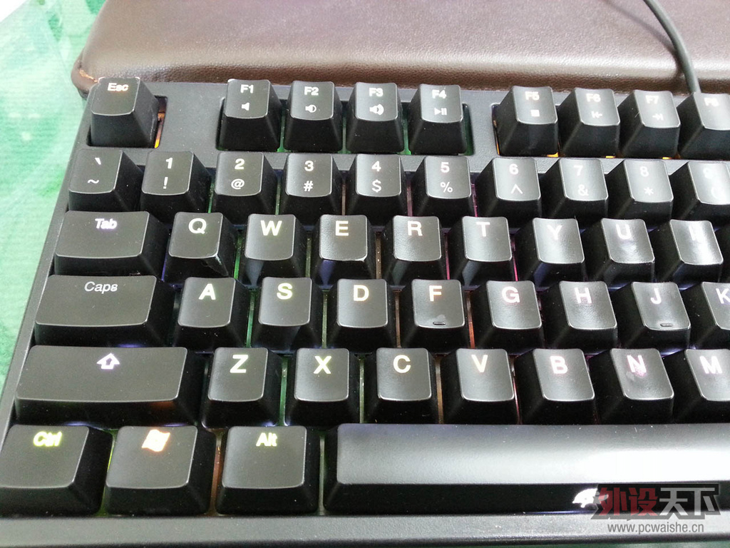 ���Ϻ��������ˡ� Ѽ��DK9008 S1 �׵����ᣨ�Լ��ĵĲʺ米�⣩