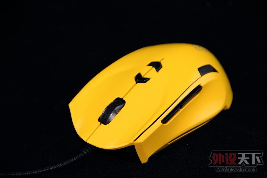 �����һ��Tt eSPORTS��������ɫ����Ƭ ������