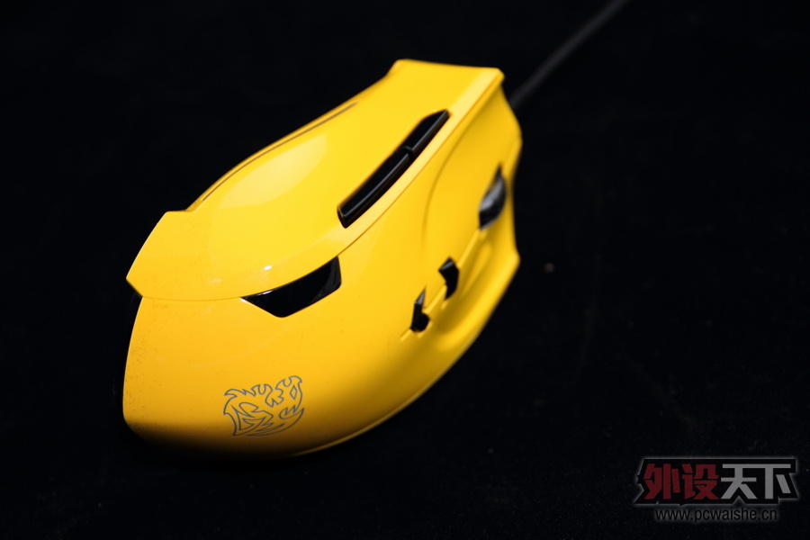 �����һ��Tt eSPORTS��������ɫ����Ƭ ������