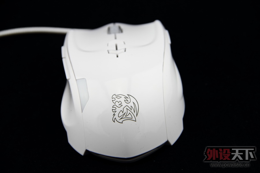 �����һ��Tt eSPORTS��������ɫ����Ƭ ������