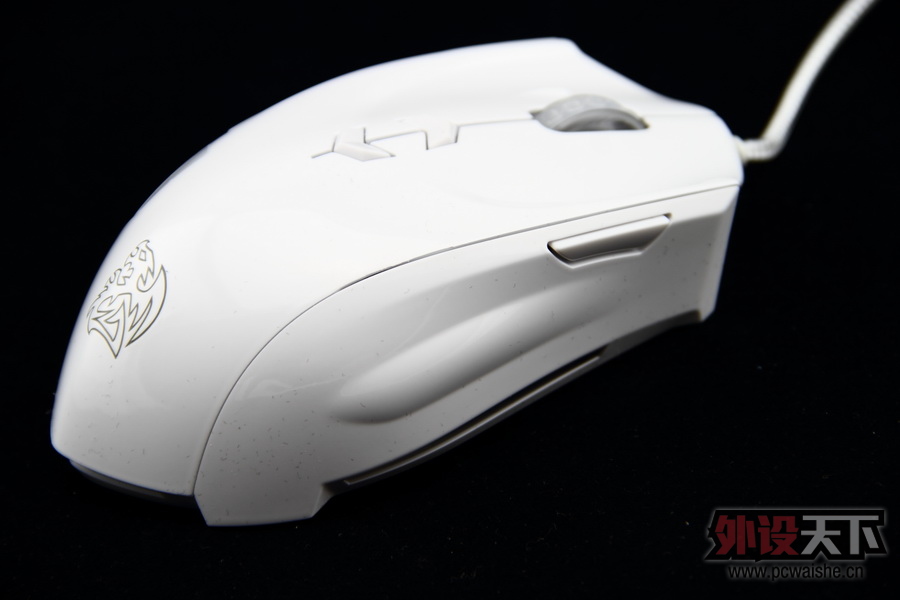 �����һ��Tt eSPORTS��������ɫ����Ƭ ������
