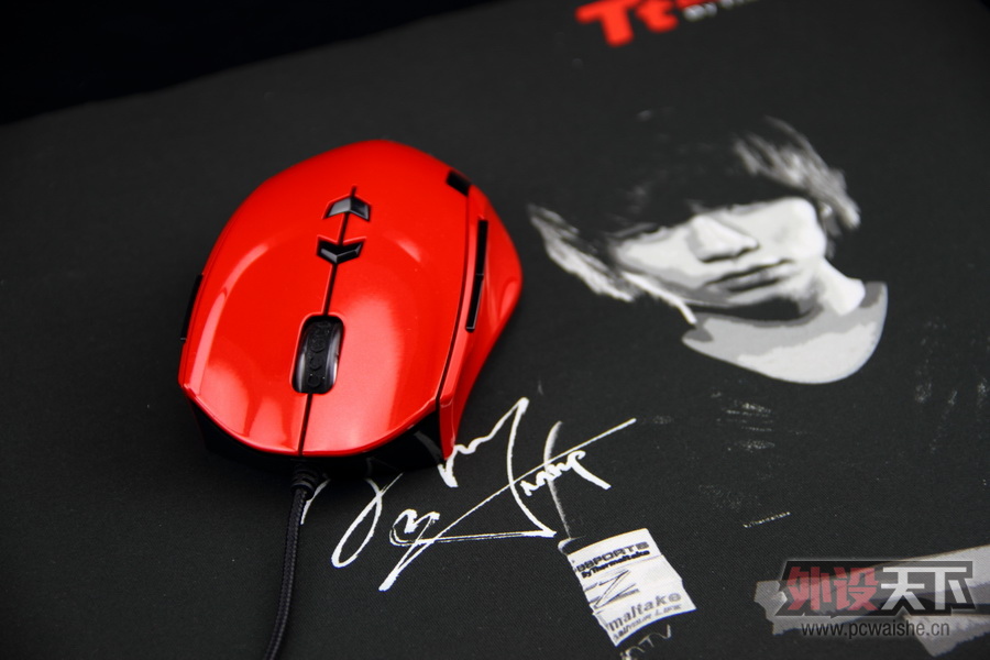 �����һ��Tt eSPORTS��������ɫ����Ƭ ������