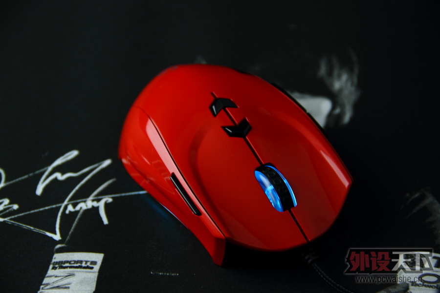 �����һ��Tt eSPORTS��������ɫ����Ƭ ������