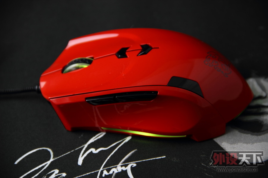 �����һ��Tt eSPORTS��������ɫ����Ƭ ������