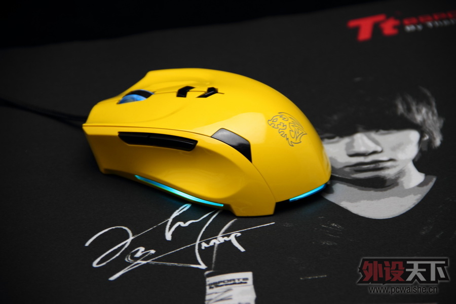 �����һ��Tt eSPORTS��������ɫ����Ƭ ������