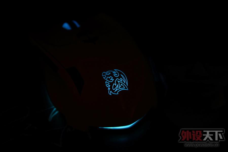 �����һ��Tt eSPORTS��������ɫ����Ƭ ������