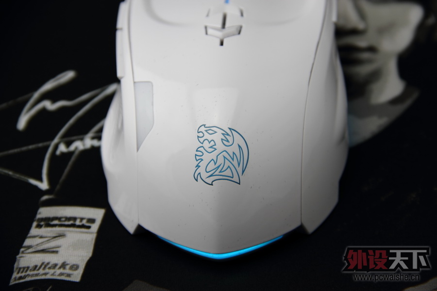 �����һ��Tt eSPORTS��������ɫ����Ƭ ������