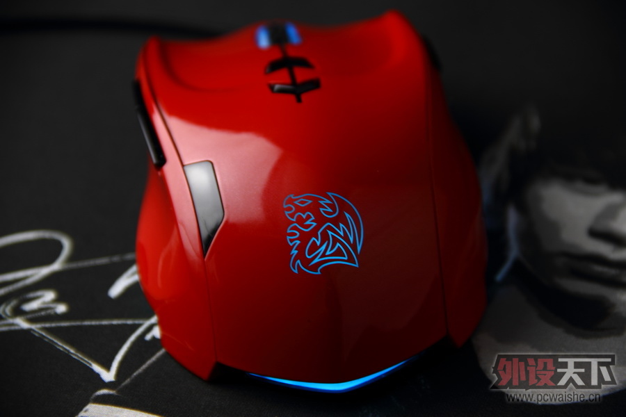 �����һ��Tt eSPORTS��������ɫ����Ƭ ������