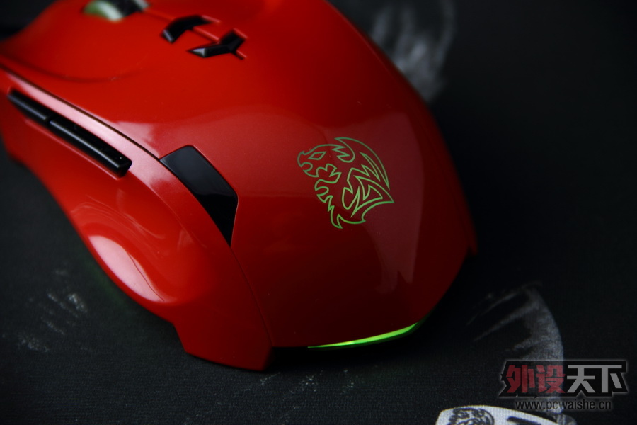�����һ��Tt eSPORTS��������ɫ����Ƭ ������