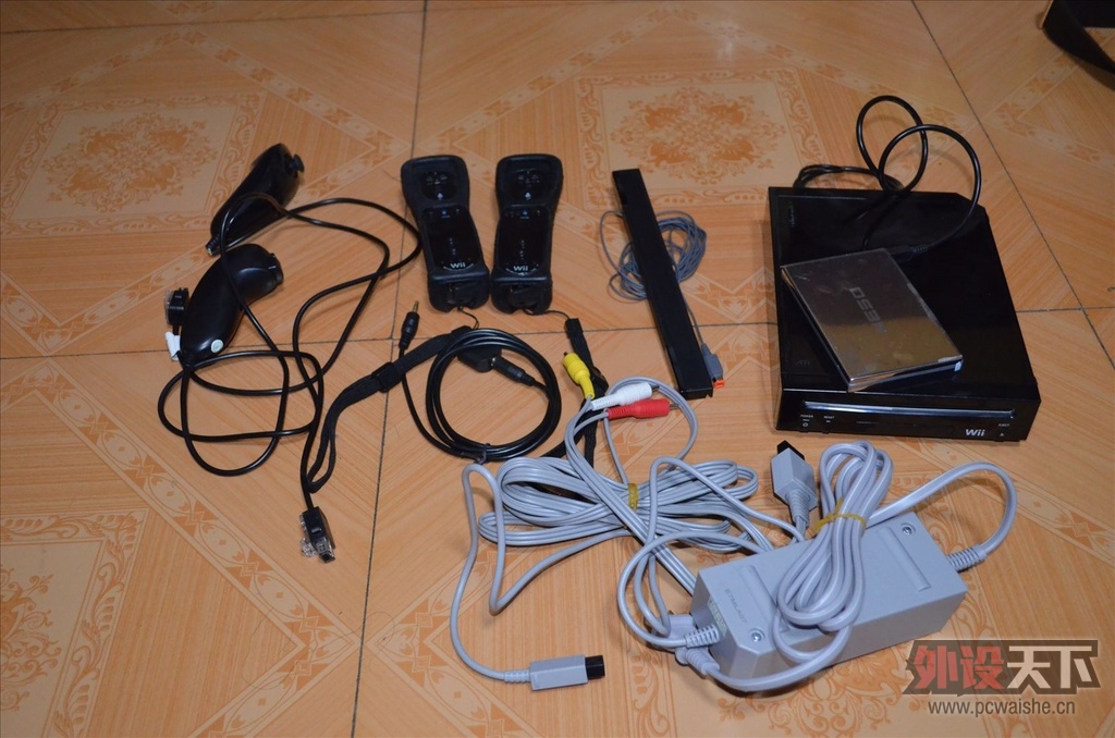 �����ݡ�������wii��ɫ320G˫�ֱ� 9�� 1000����