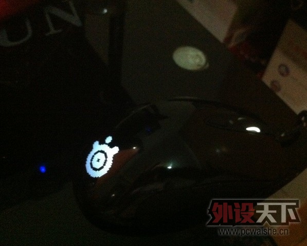 ���SteelSeries��Sensei RAW��LED����ô����ɫ�ģ�