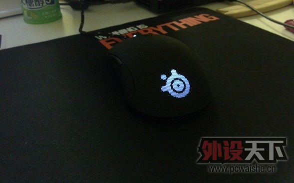 ���SteelSeries��Sensei RAW��LED����ô����ɫ�ģ�