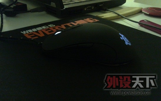 ���SteelSeries��Sensei RAW��LED����ô����ɫ�ģ�