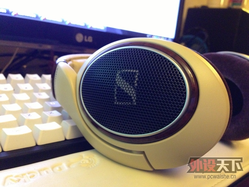 ������������SENNHEISER HD598 9�� 1100