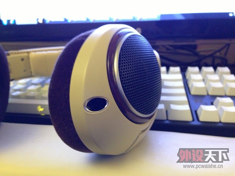 ������������SENNHEISER HD598 9�� 1100