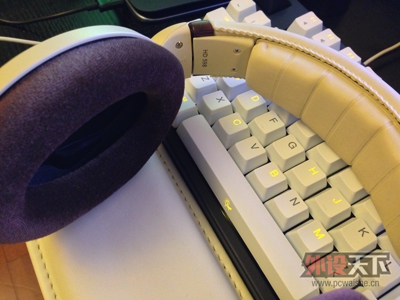 ������������SENNHEISER HD598 9�� 1100