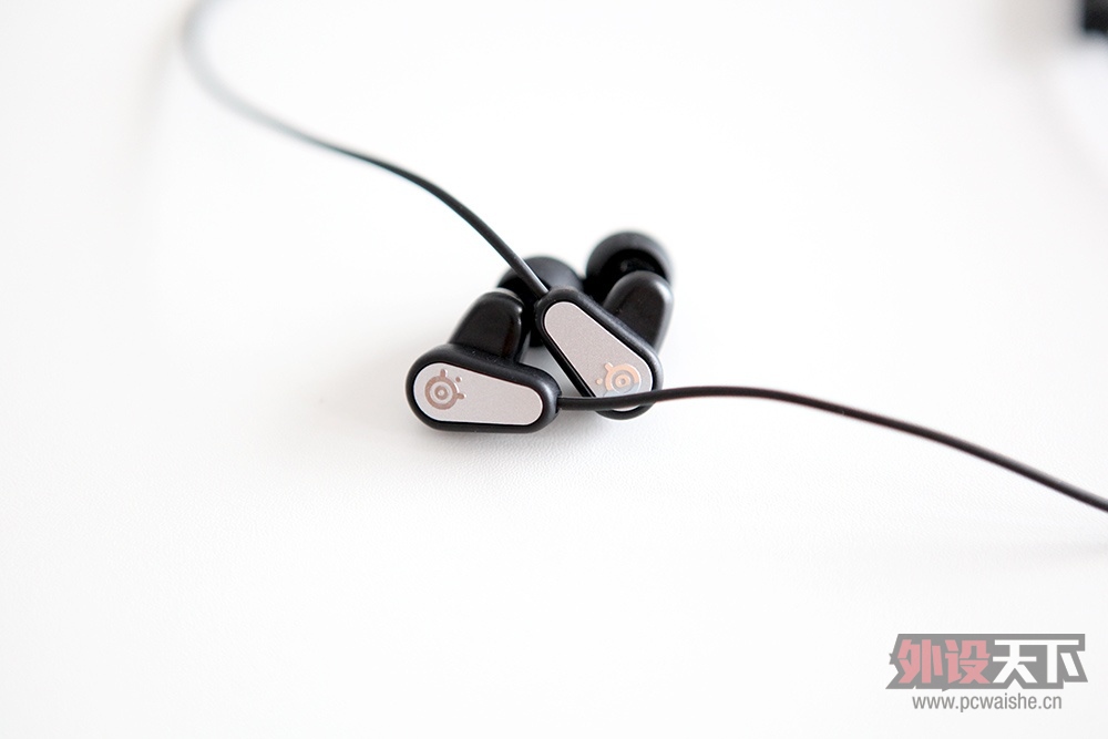 de·֮steelseries FLUX IN-EAR PROĵ