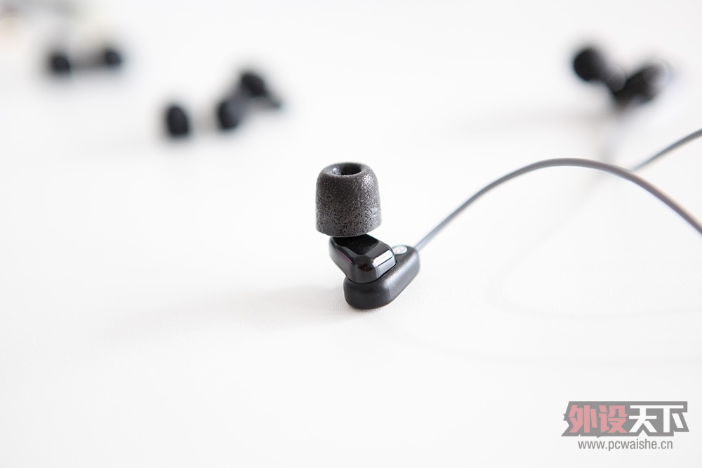 de·֮steelseries FLUX IN-EAR PROĵ