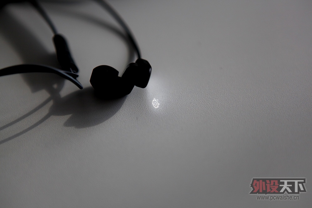 de·֮steelseries FLUX IN-EAR PROĵ