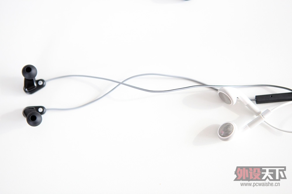 de·֮steelseries FLUX IN-EAR PROĵ