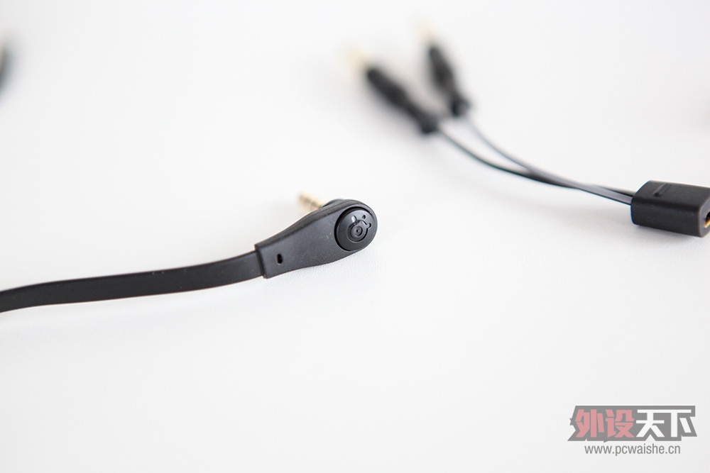 de·֮steelseries FLUX IN-EAR PROĵ