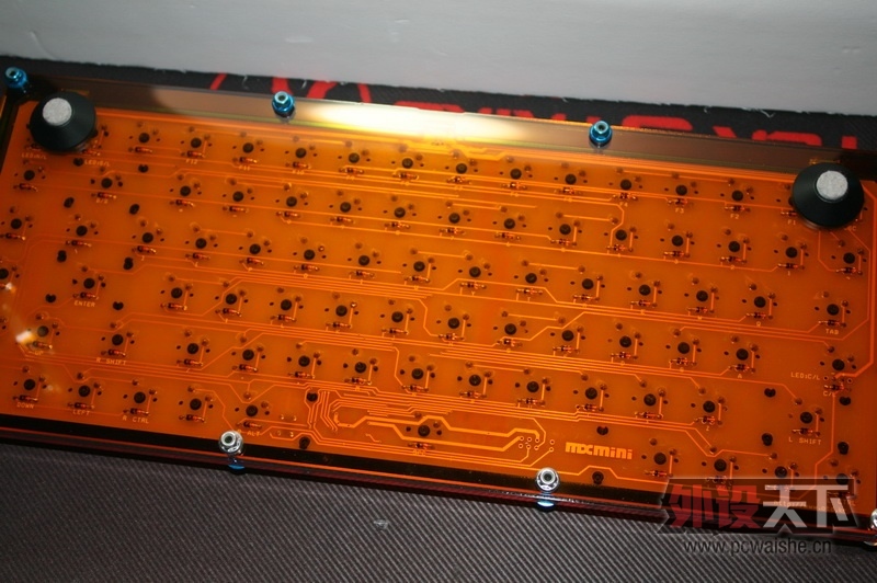�ȴ�POKER2ͬʱ���ļ��ű��˵Ŀ��ƻ�mini�����շ���һ�£�������û�¸����˼��ţ�