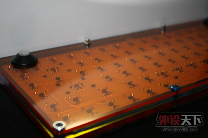 �ȴ�POKER2ͬʱ���ļ��ű��˵Ŀ��ƻ�mini�����շ���һ�£�������û�¸����˼��ţ�