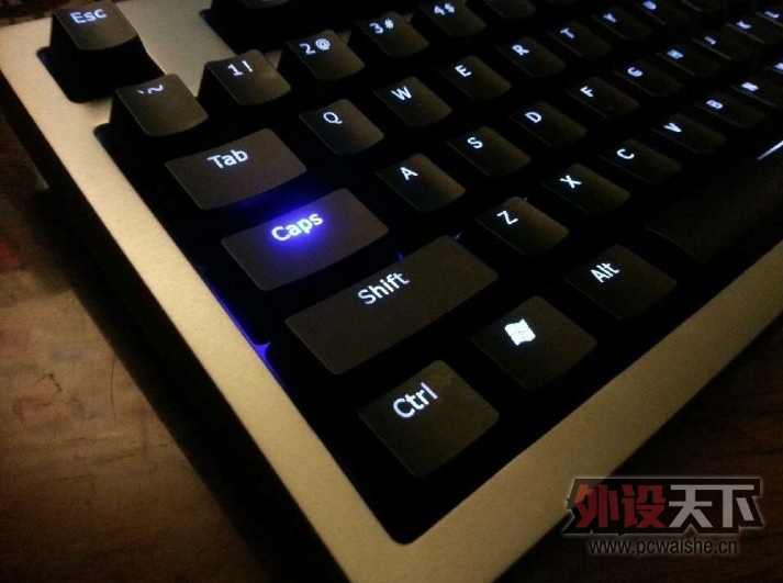 ׵ caps