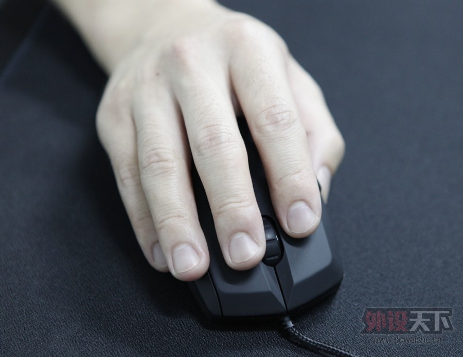 ����һ�������������Ƥ----��Roccat Savu���䱪