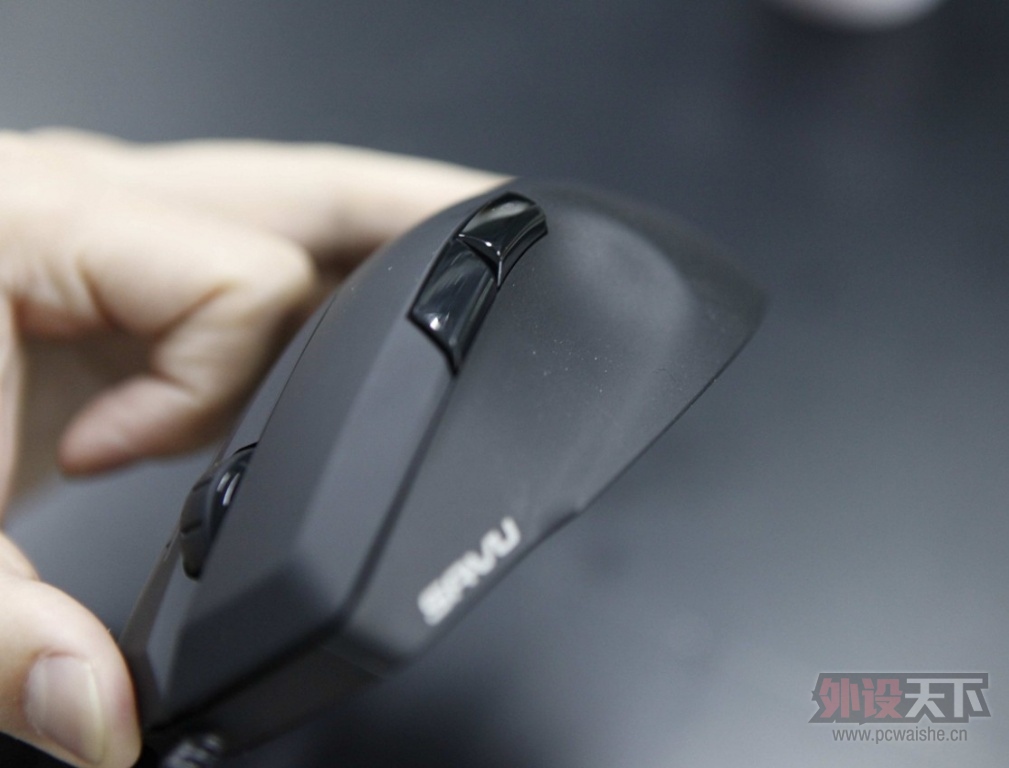 ����һ�������������Ƥ----��Roccat Savu���䱪