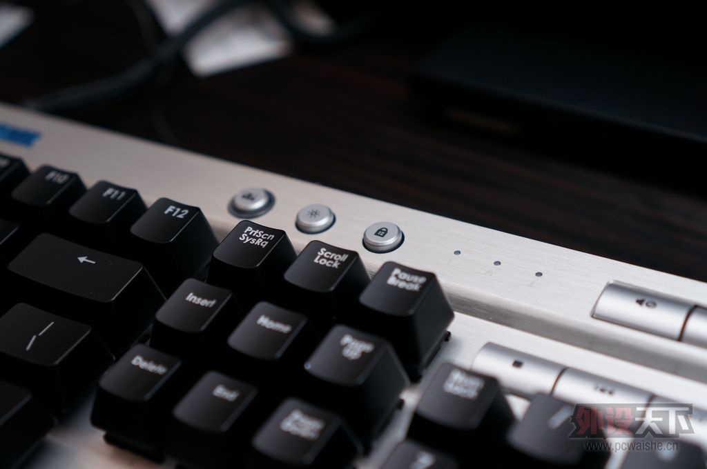 �׷���ɫcorsair ������ K70 ���� ����
