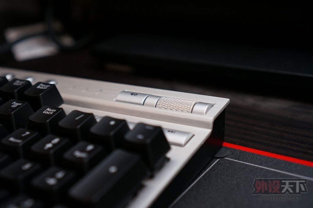 �׷���ɫcorsair ������ K70 ���� ����