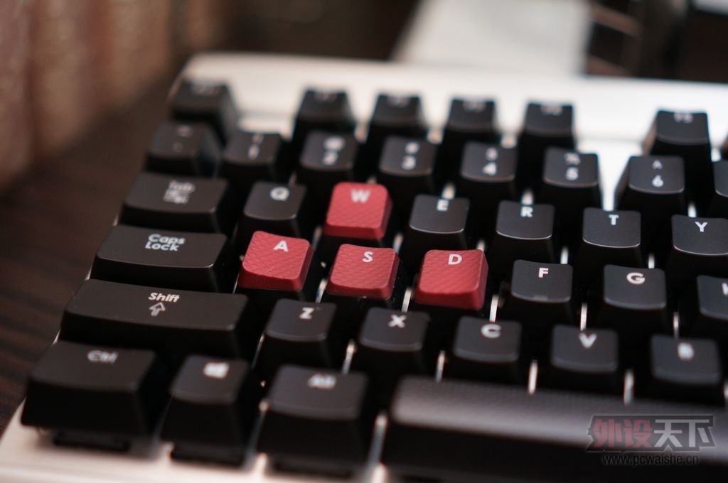 �׷���ɫcorsair ������ K70 ���� ����