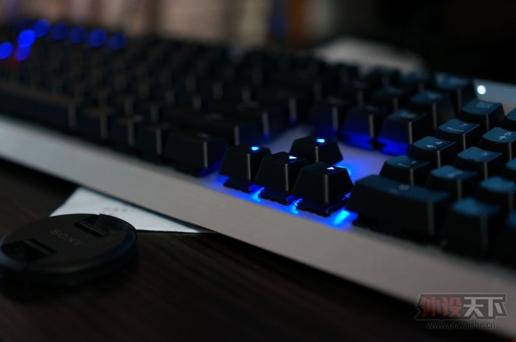�׷���ɫcorsair ������ K70 ���� ����