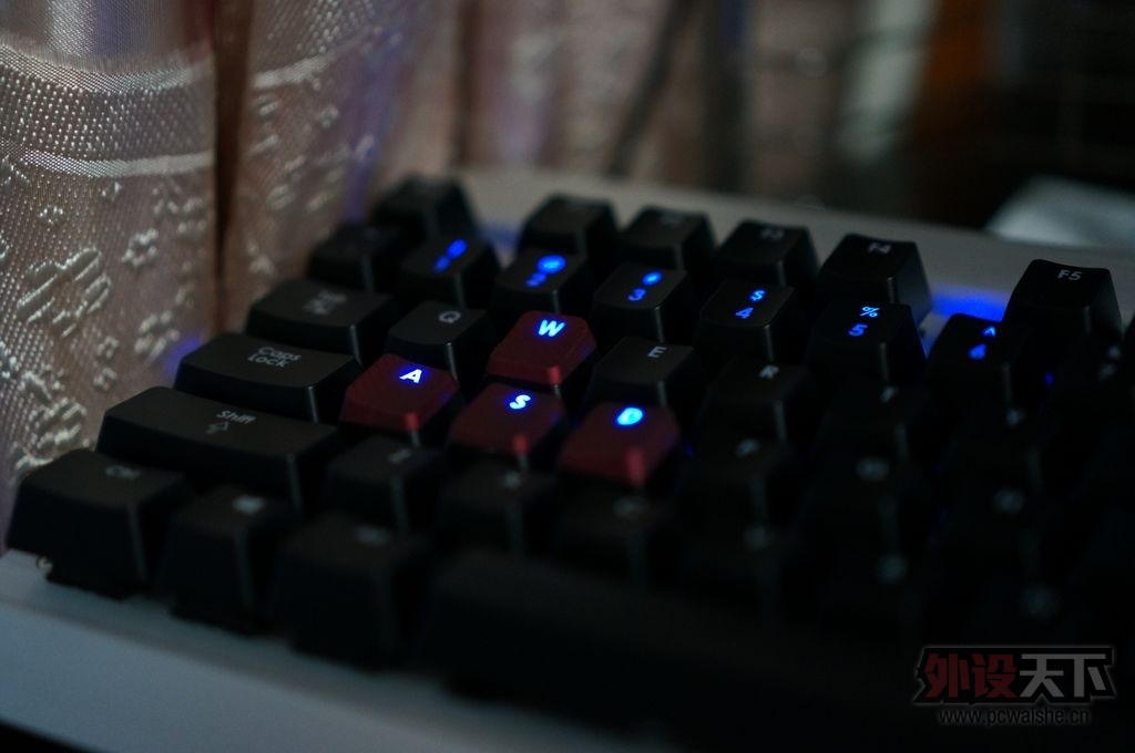 �׷���ɫcorsair ������ K70 ���� ����