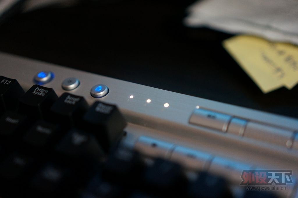 �׷���ɫcorsair ������ K70 ���� ����
