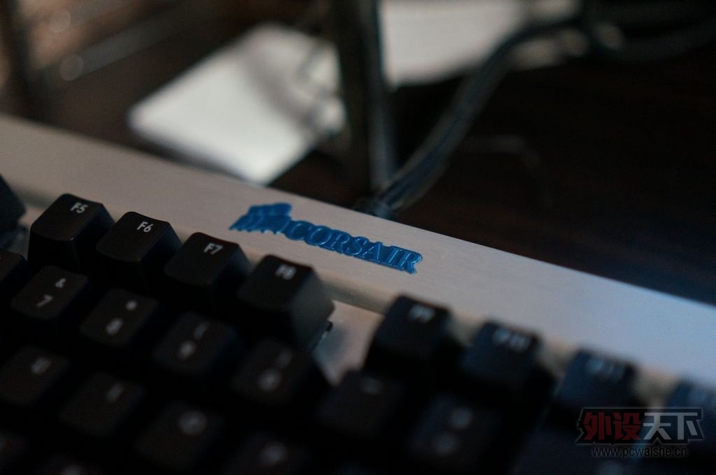 �׷���ɫcorsair ������ K70 ���� ����