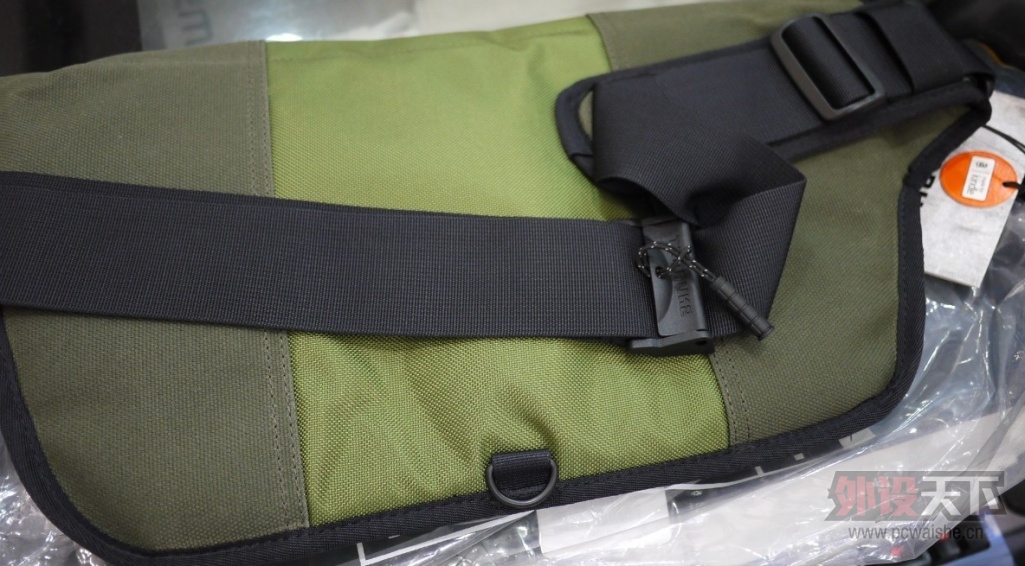 [����]���2 Timbuk2 Spark Messenger Sling ���а�