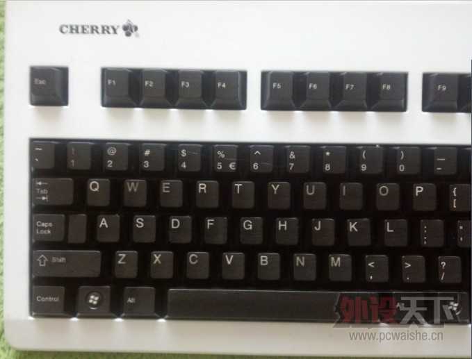8O~87_HHYHW(VAVD42NU.jpg