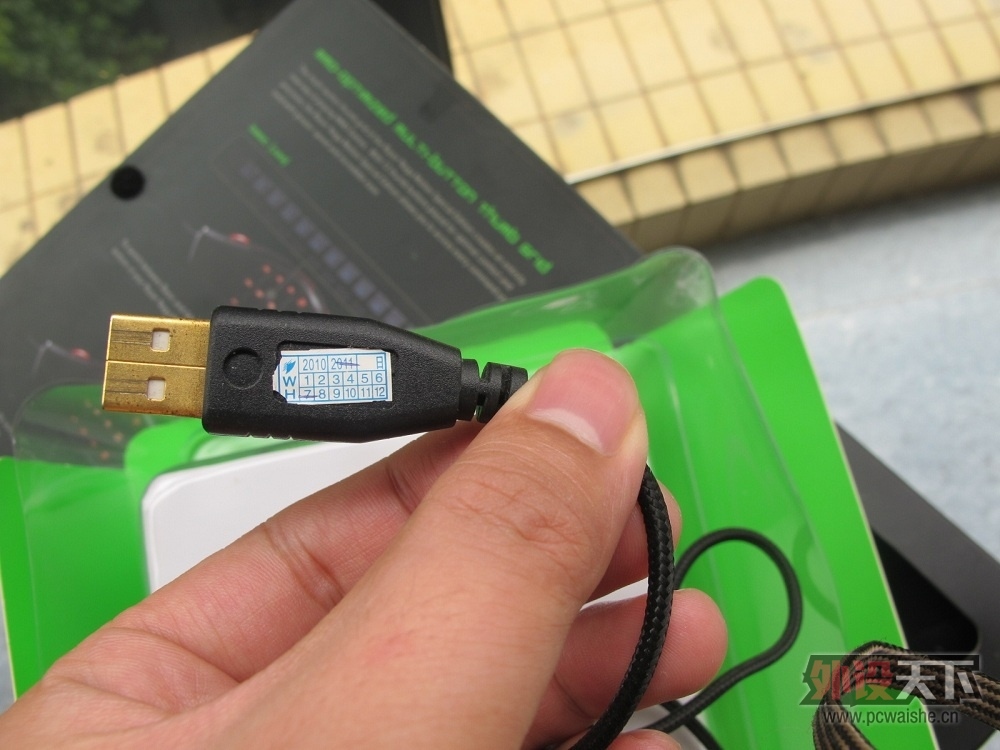 ���ߣ�Razer����٤���� Naga ����֮�� ��˵ȫ ���ű��������ڱ� 285��
