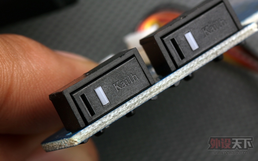 ��ƫ�� ROCCAT KONE XTD��Ϸ��� �������²������