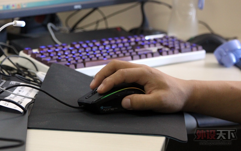 ��ƫ�� ROCCAT KONE XTD��Ϸ��� �������²������