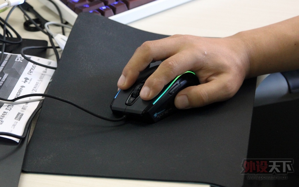 ��ƫ�� ROCCAT KONE XTD��Ϸ��� �������²������